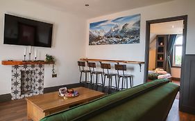Cathedrals View - 2-4 Bed Top-Floor Apt In Exeter - Self Check In, Free Parking!